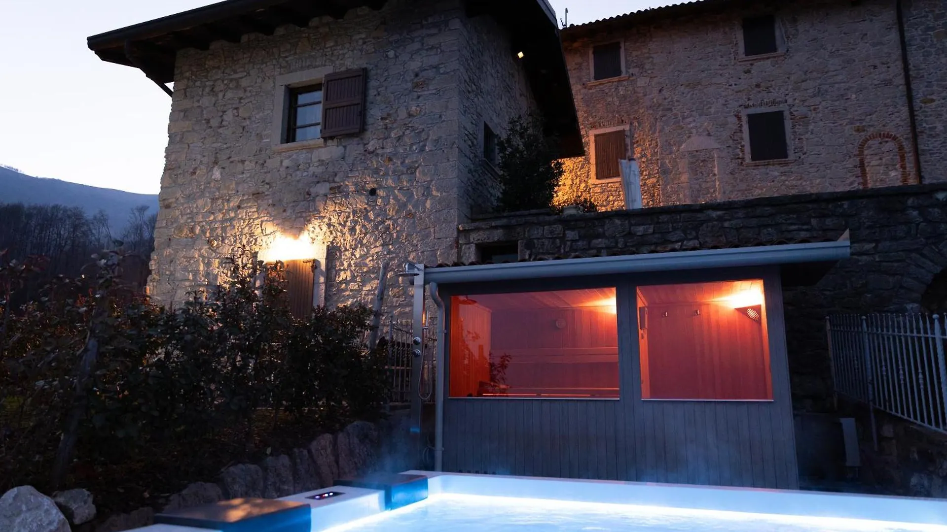 Ca' Baetti L'Antico Borgo Bed & Breakfast Roncola Italy