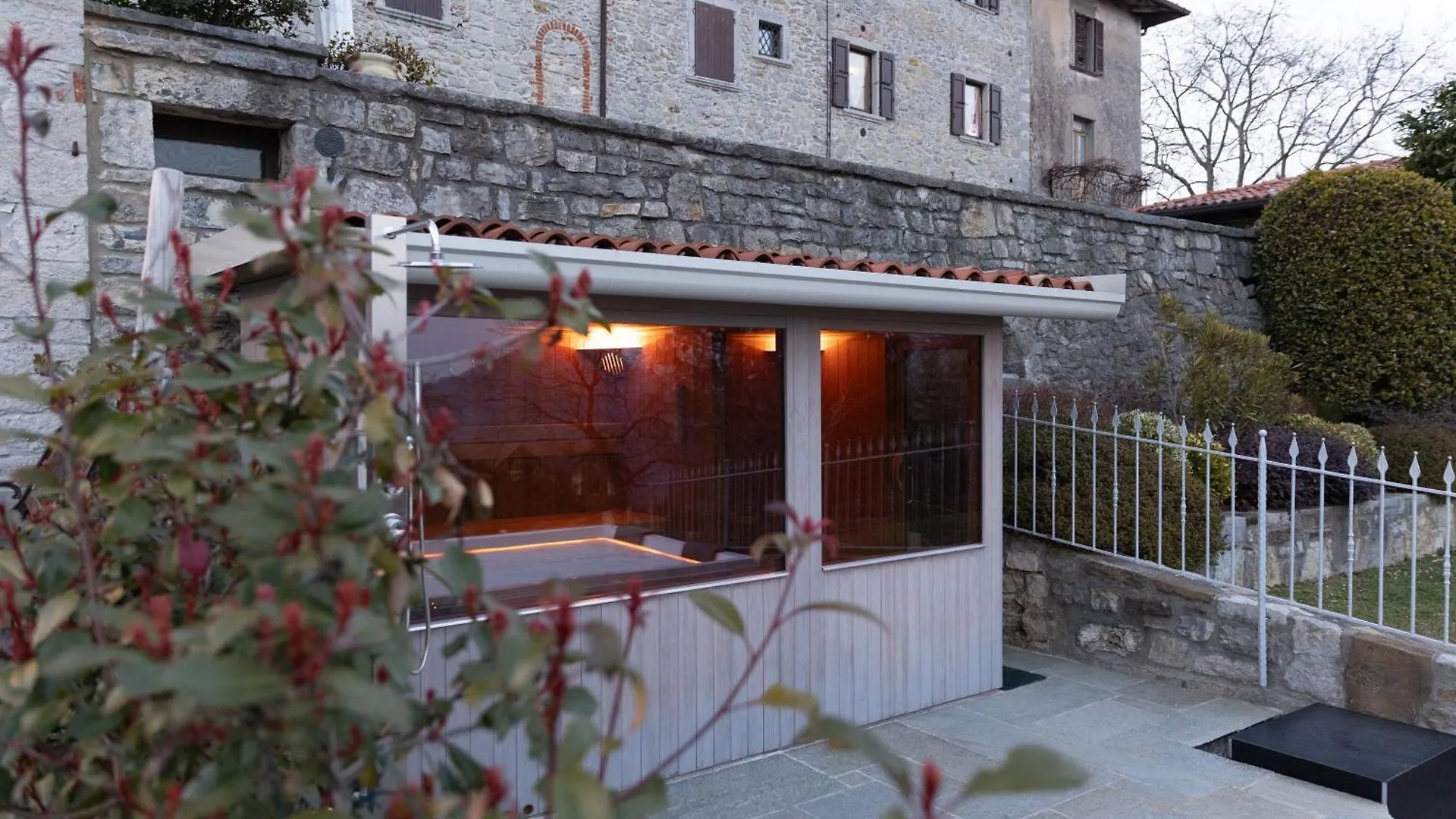 Ca' Baetti L'Antico Borgo Bed & Breakfast Roncola 0*,  Italy