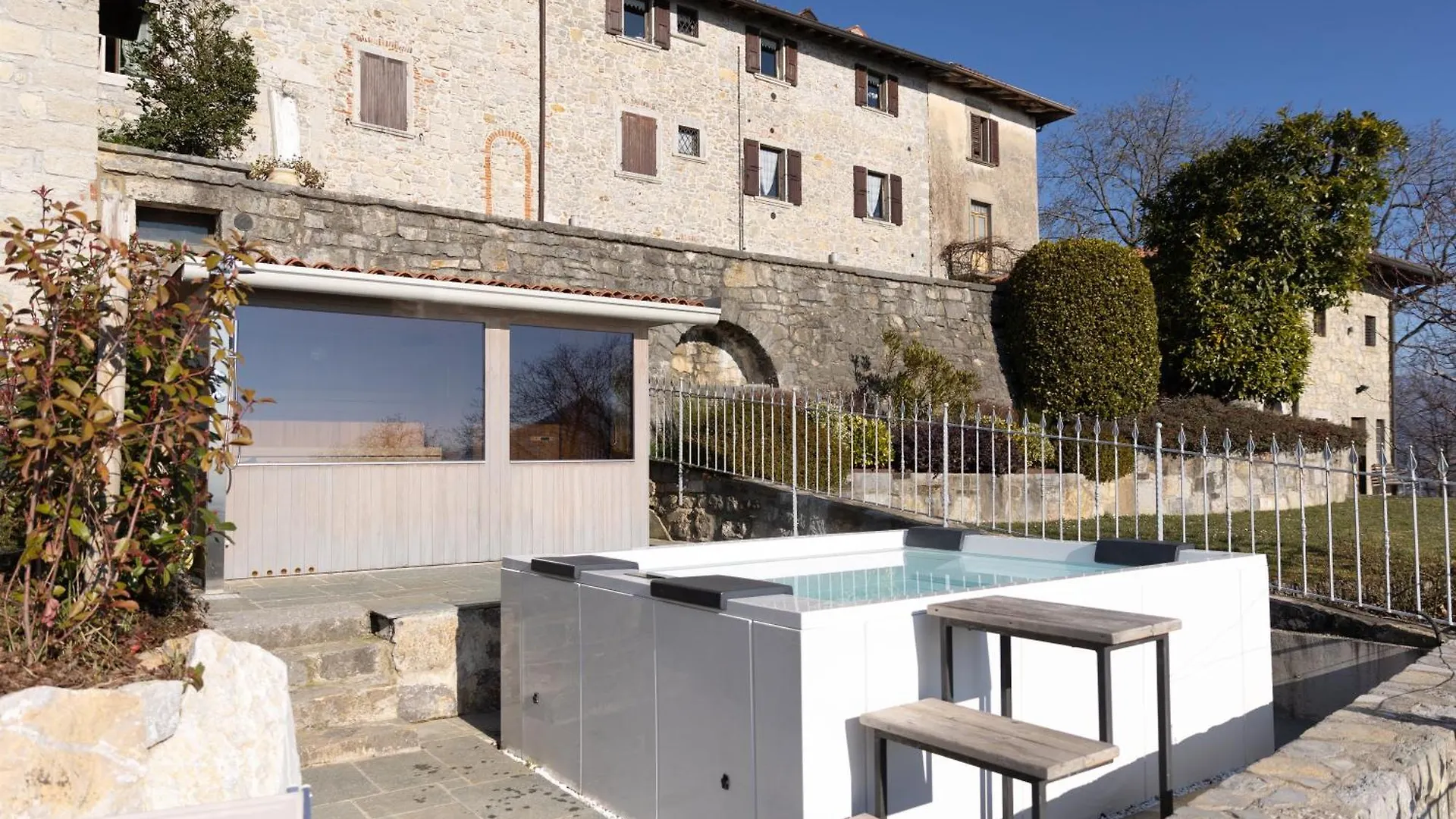 Ca' Baetti L'Antico Borgo Bed & Breakfast Roncola Italy