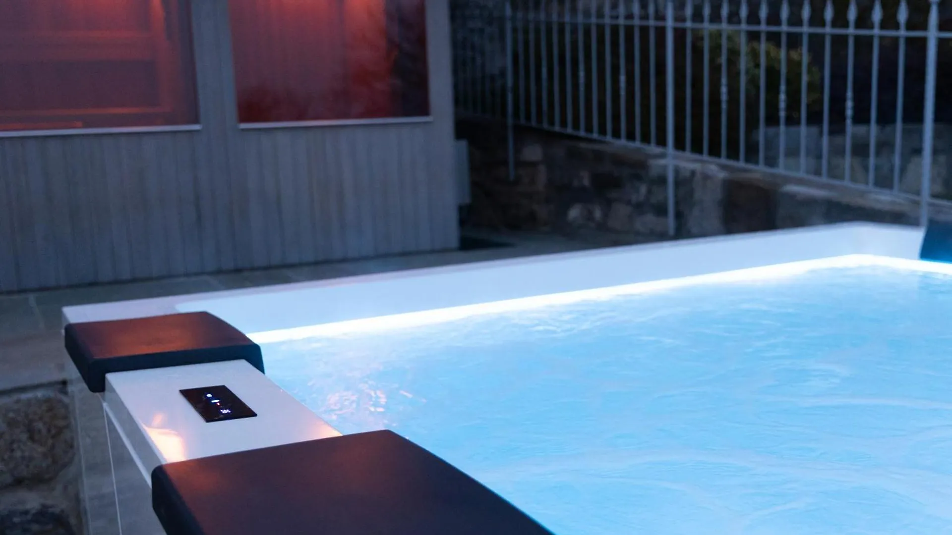 Ca' Baetti L'Antico Borgo Bed & Breakfast Roncola 0*,  Italy
