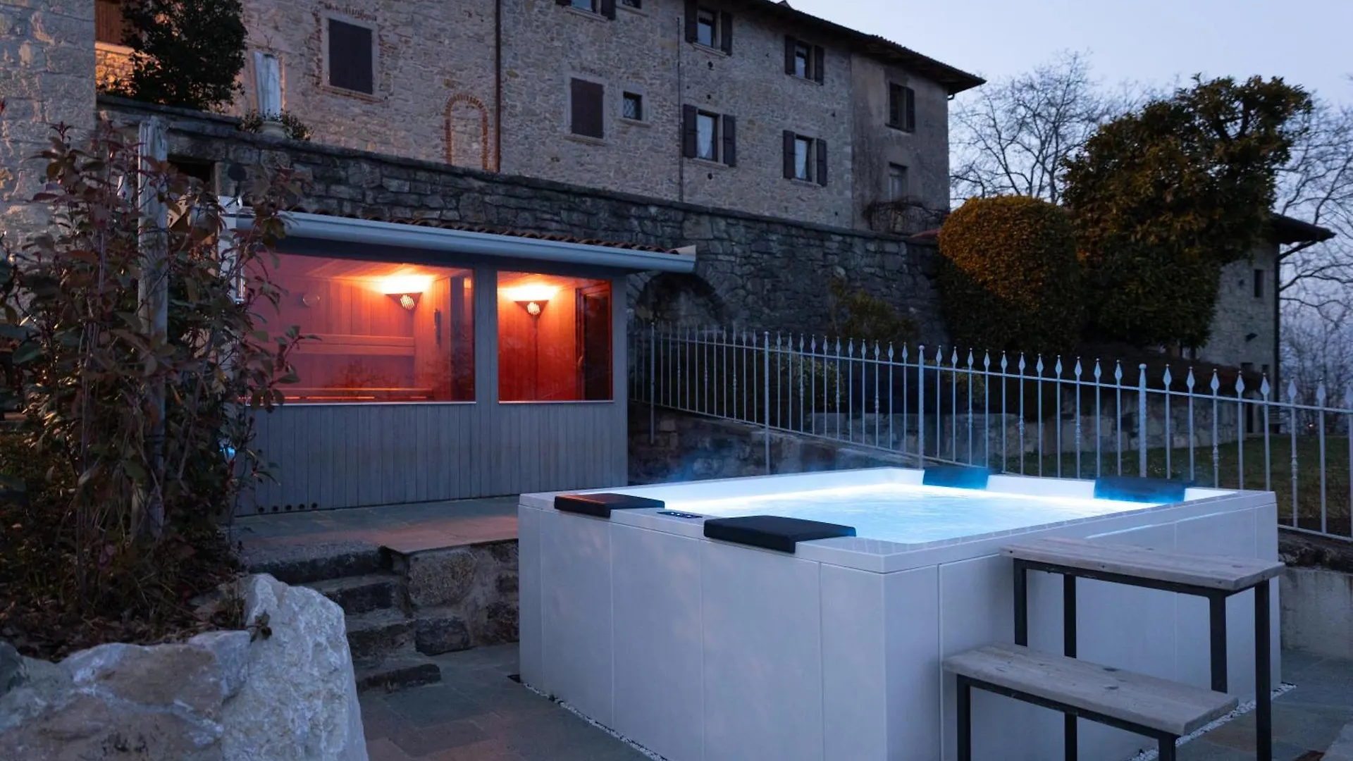 Ca' Baetti L'Antico Borgo Bed & Breakfast Roncola