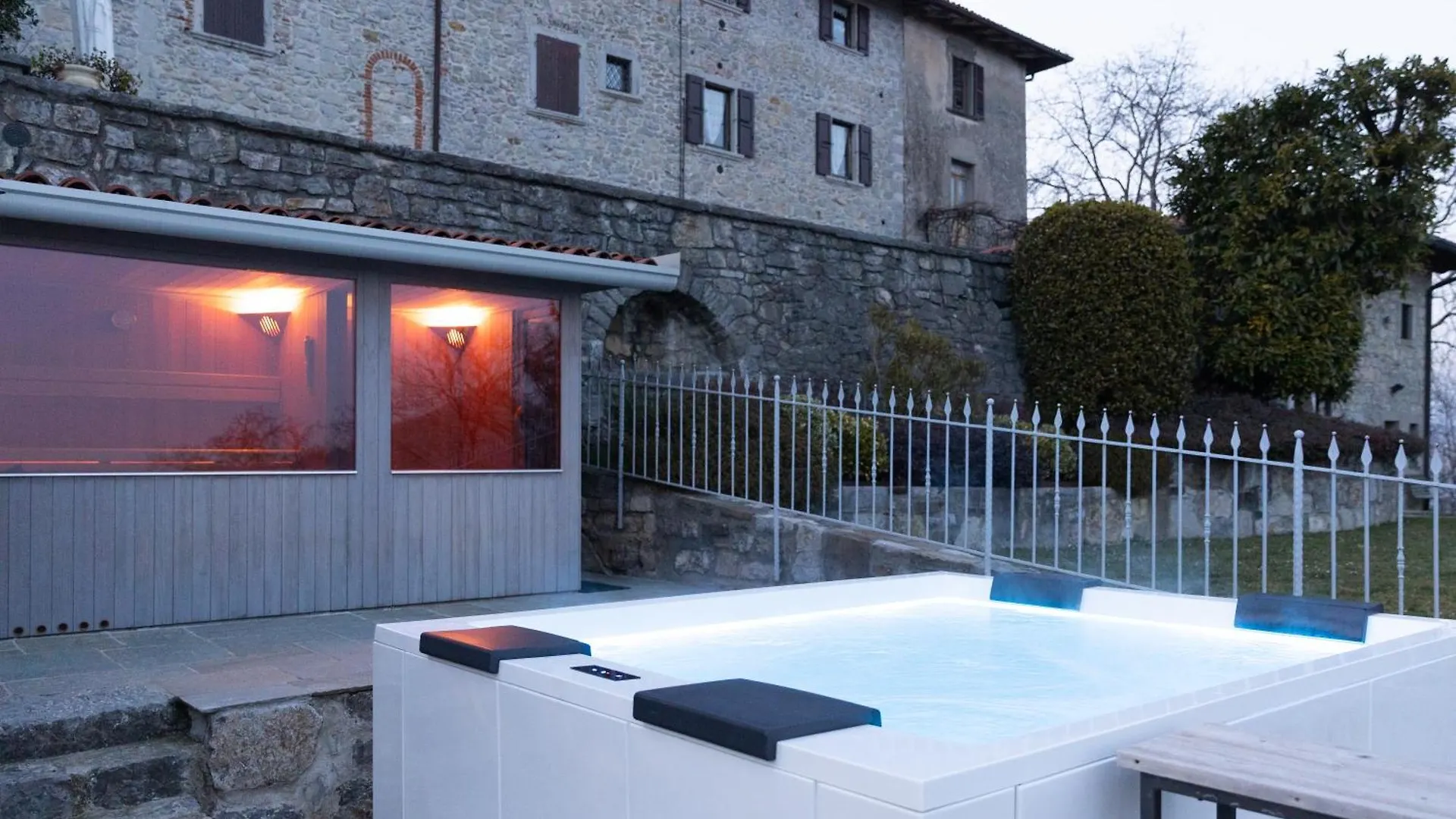 Ca' Baetti L'Antico Borgo Bed & Breakfast Roncola