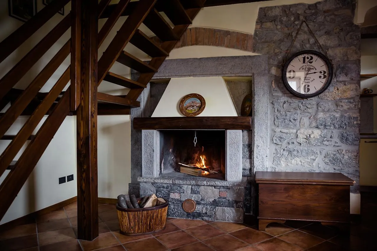 Ca' Baetti L'Antico Borgo Bed & Breakfast Roncola Italy
