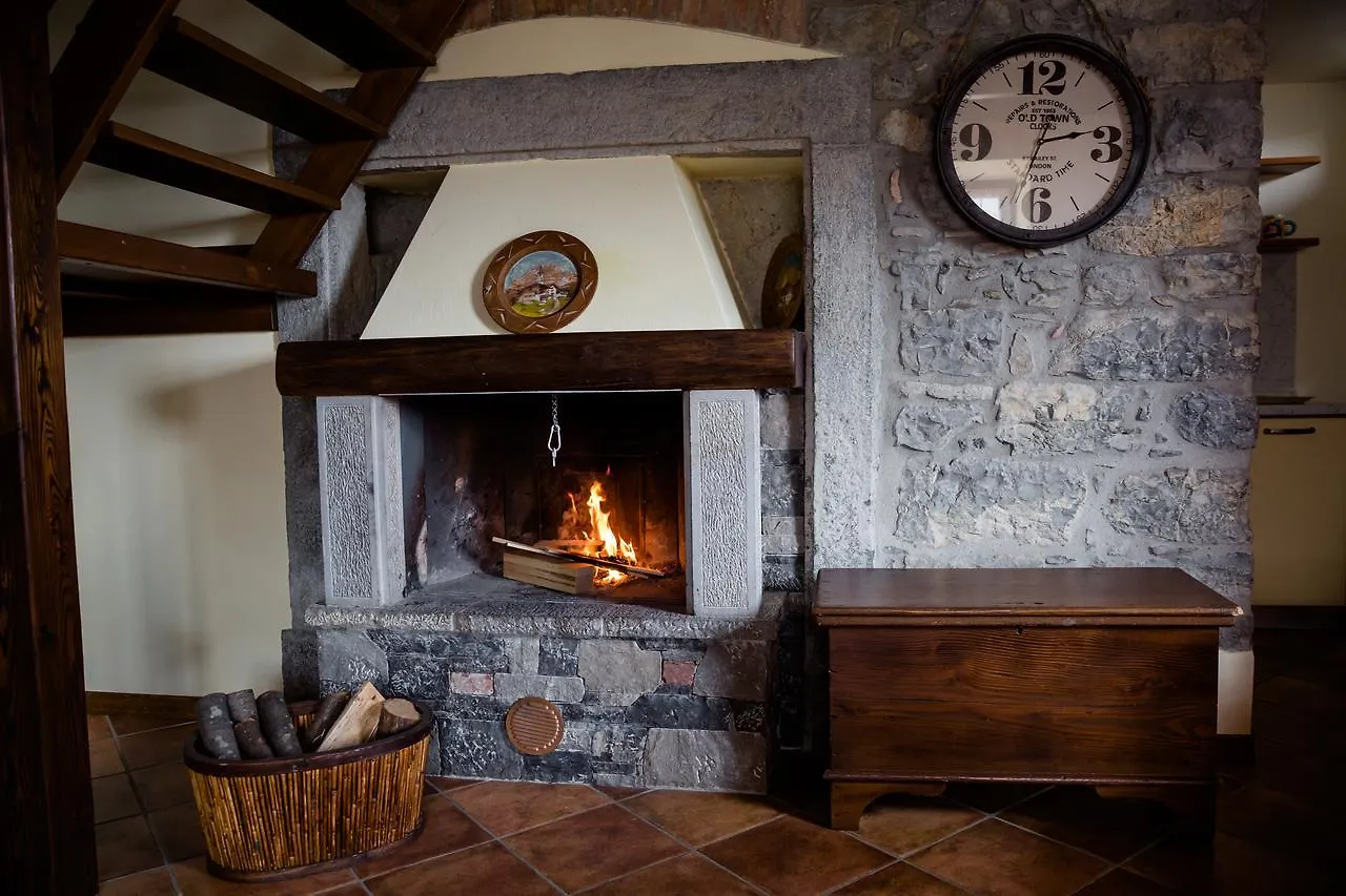 Ca' Baetti L'Antico Borgo Bed & Breakfast Roncola Italy