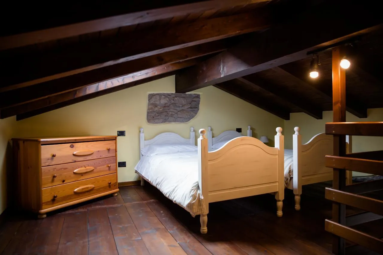 Ca' Baetti L'Antico Borgo Bed & Breakfast Roncola 0*,  Italy