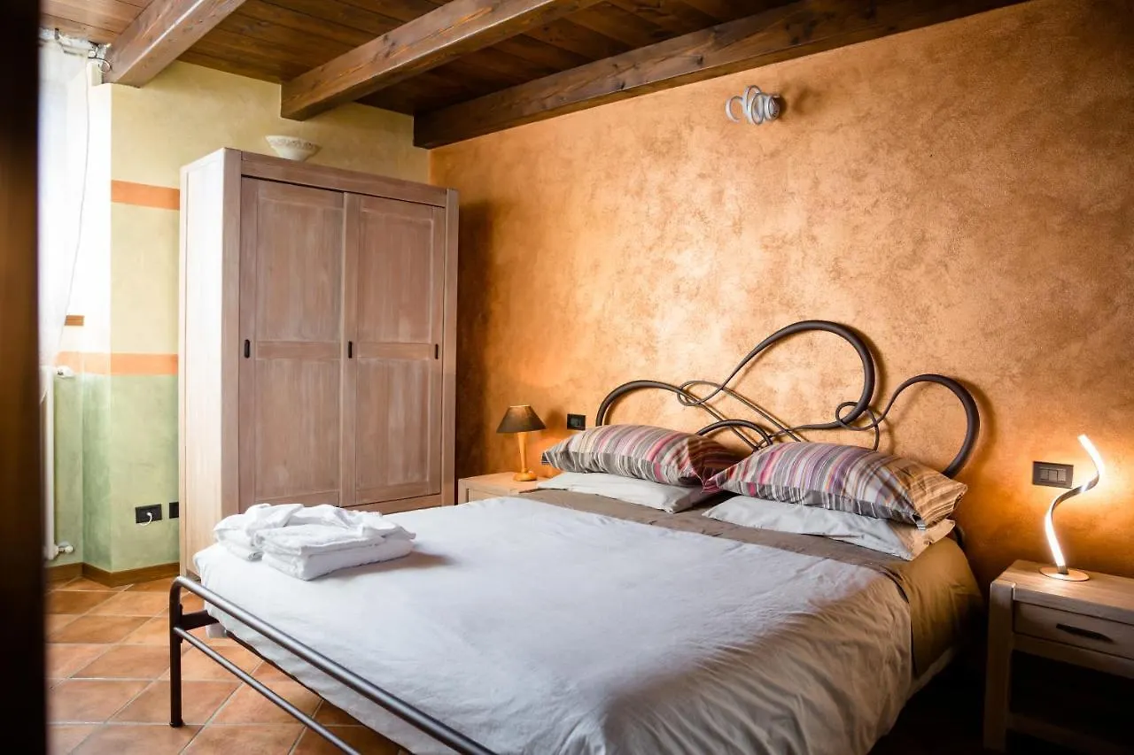 Ca' Baetti L'Antico Borgo Bed & Breakfast Roncola Italy